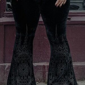 ISO: De La soulless Flares In Medium Or Large! Please Lmk (: Killstar